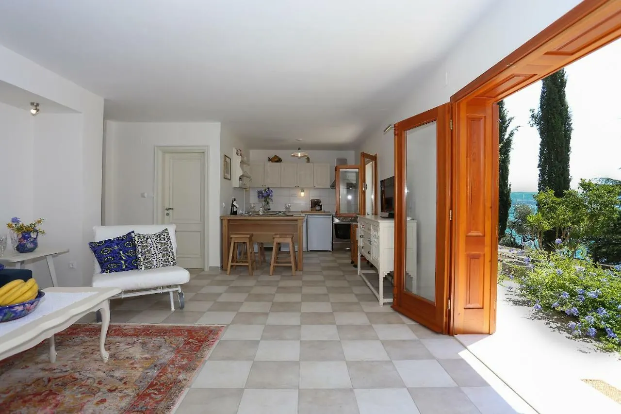Secret Garden Barada Beach Apartment Trogir