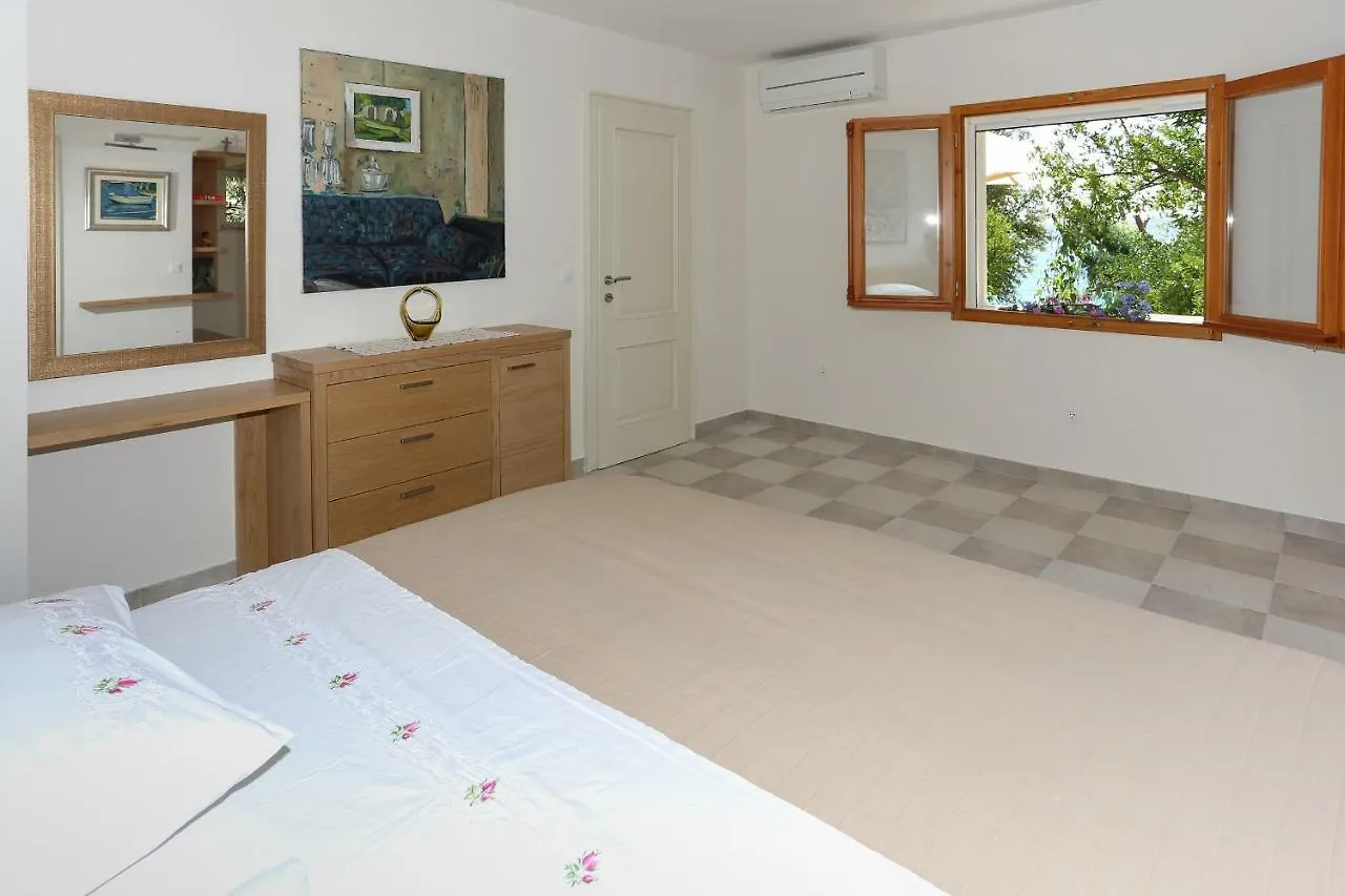 Secret Garden Barada Beach Apartment Trogir